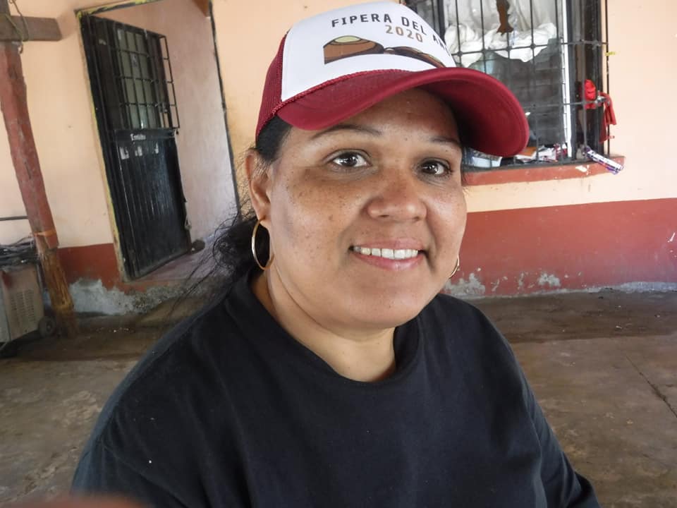 Pie de foto: Yanett es pionera en fundar la Cooperativa de mujeres almejeras en Sinaloa
