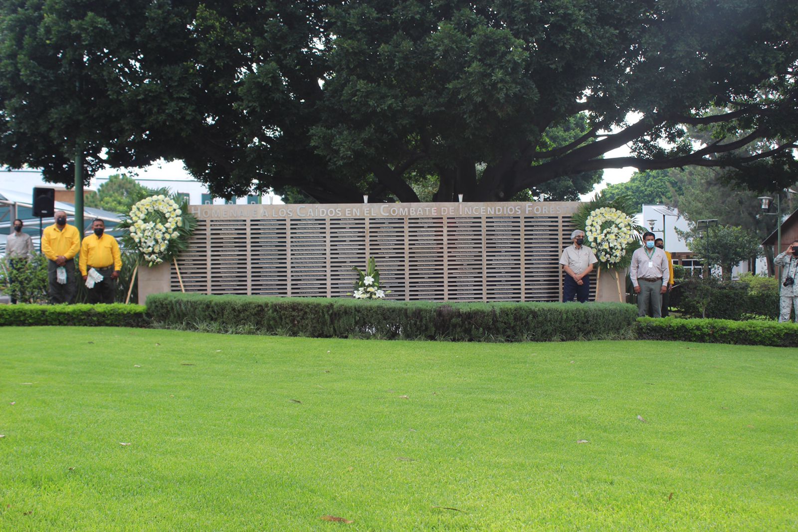 Pie de foto: Muro de los Caídos en honor a los combatientes fallecidos.