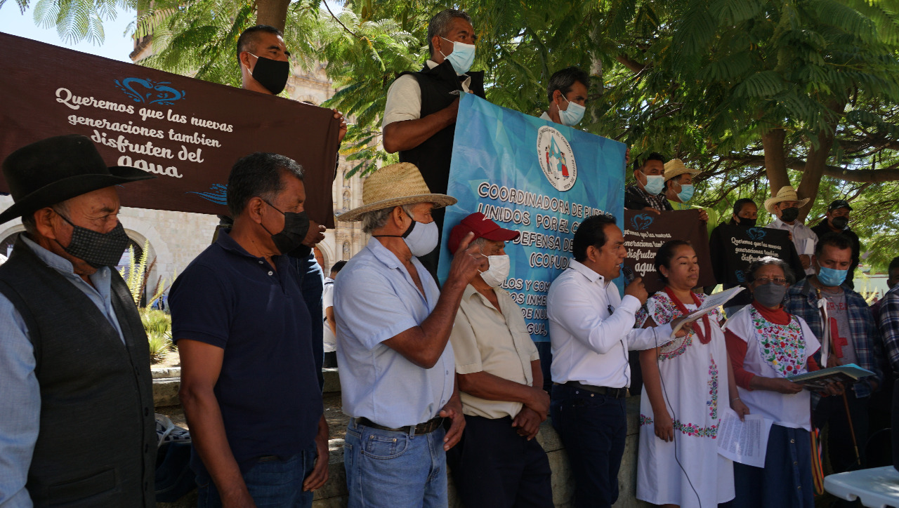 Pie de foto: Comunidades zapotecas ya trabajan en sus reglamentos internos para el uso del agua. 