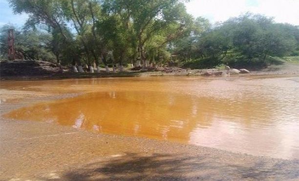 Pie de foto: Contaminación en río Sonora.