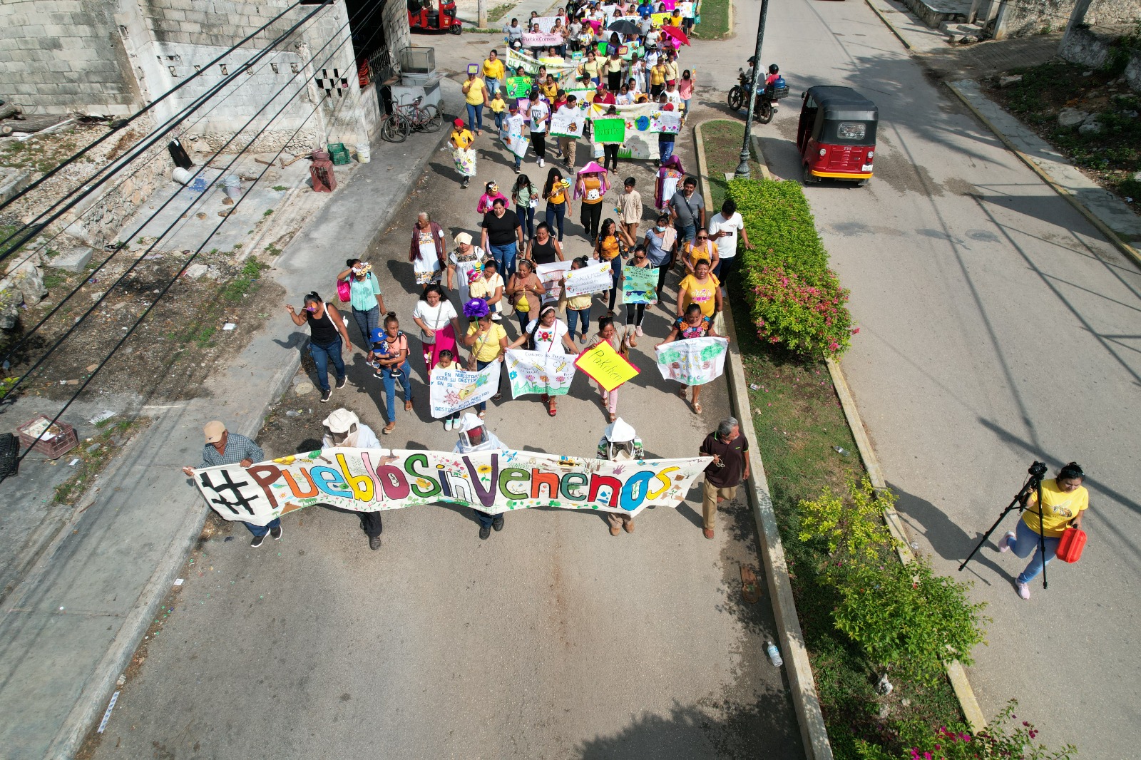 Apicultores y familias mayas participaron en la marcha. Crédito de foto: Especial