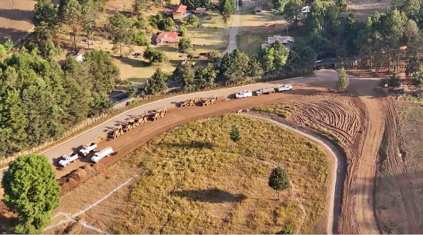 Maquinaria pesada de construcción persiste en el Rancho San Jorge. Crédito: Evlyn.Online